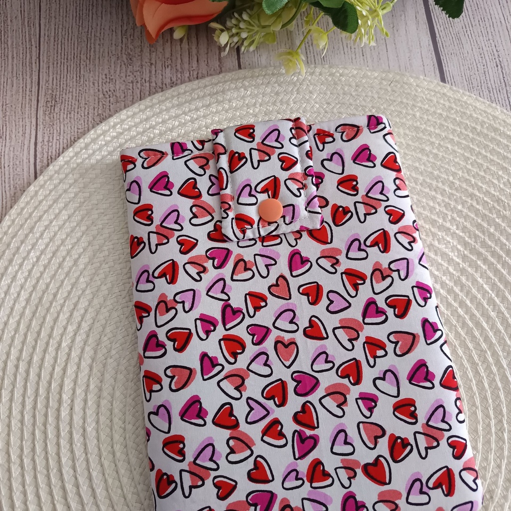 Funda de kindle con tela de corazones