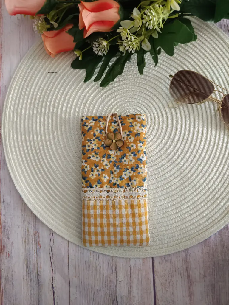 Funda de gafas artesanal hecha a mano en tela floral