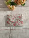 Bolsa multiusos artesanal con estampado de rosas