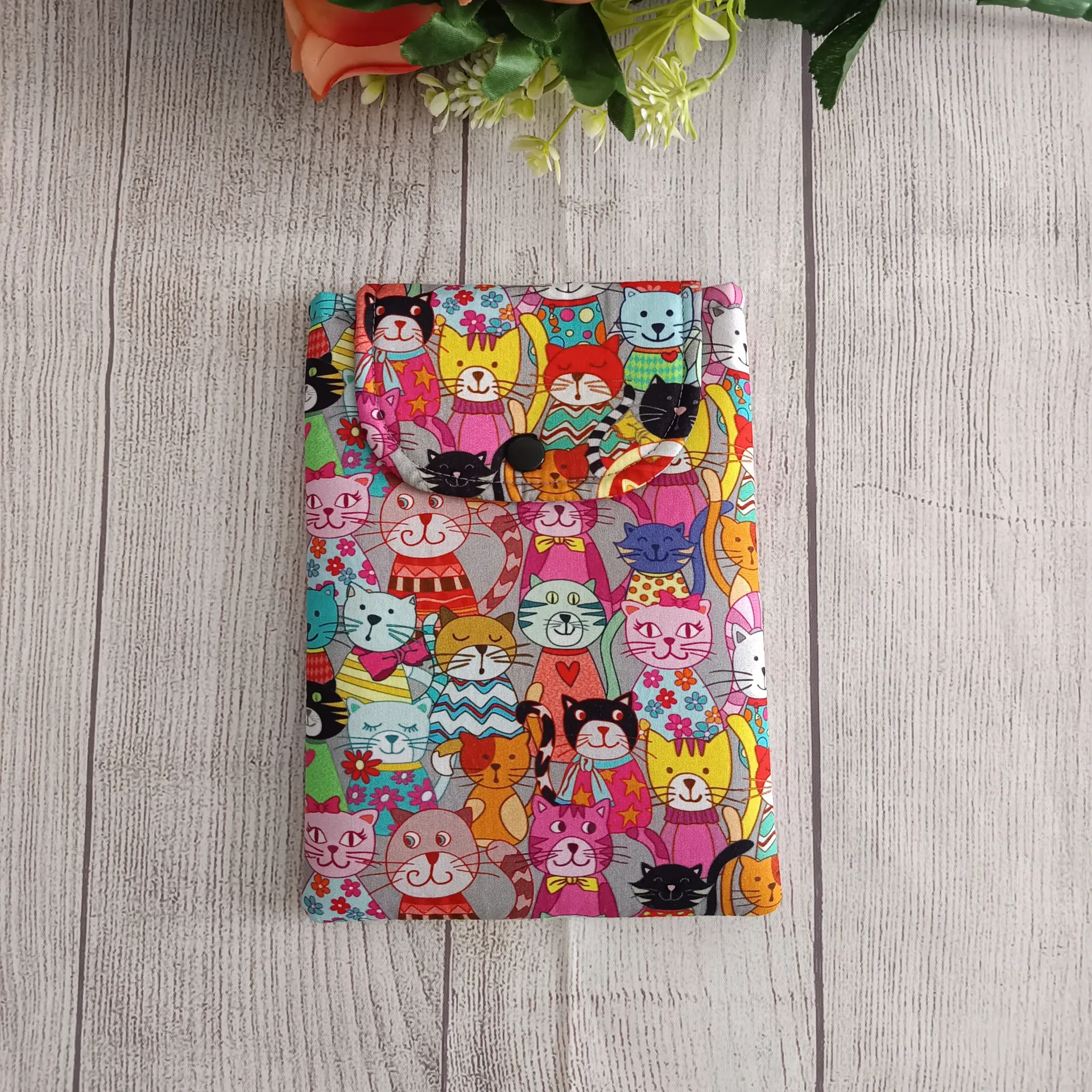 Funda para Kindle artesanal con gatos de colores| Hecho a mano