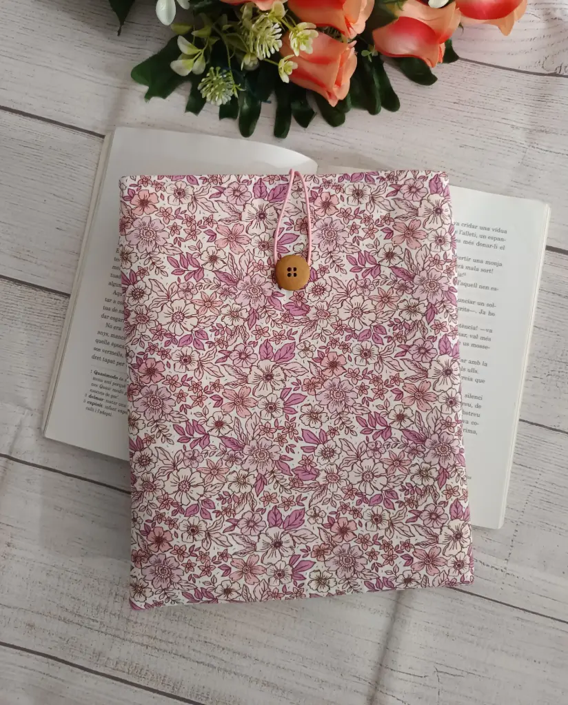 Funda para libro artesanal  flores Lila