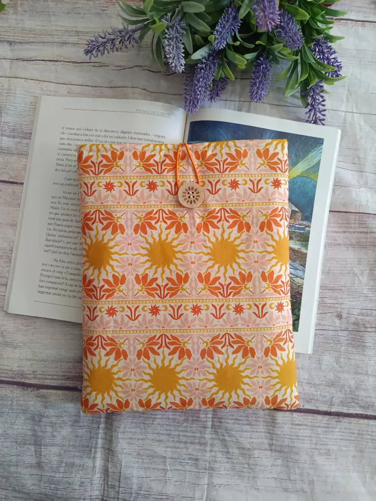 Funda para libro con estampado místico y esotérico