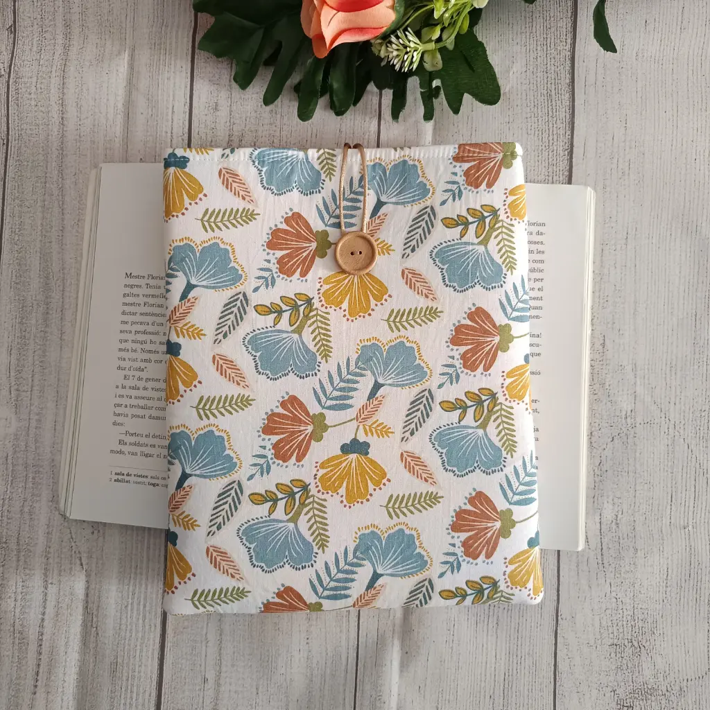 Funda de libro Primavera-Acolchada y Artesanal