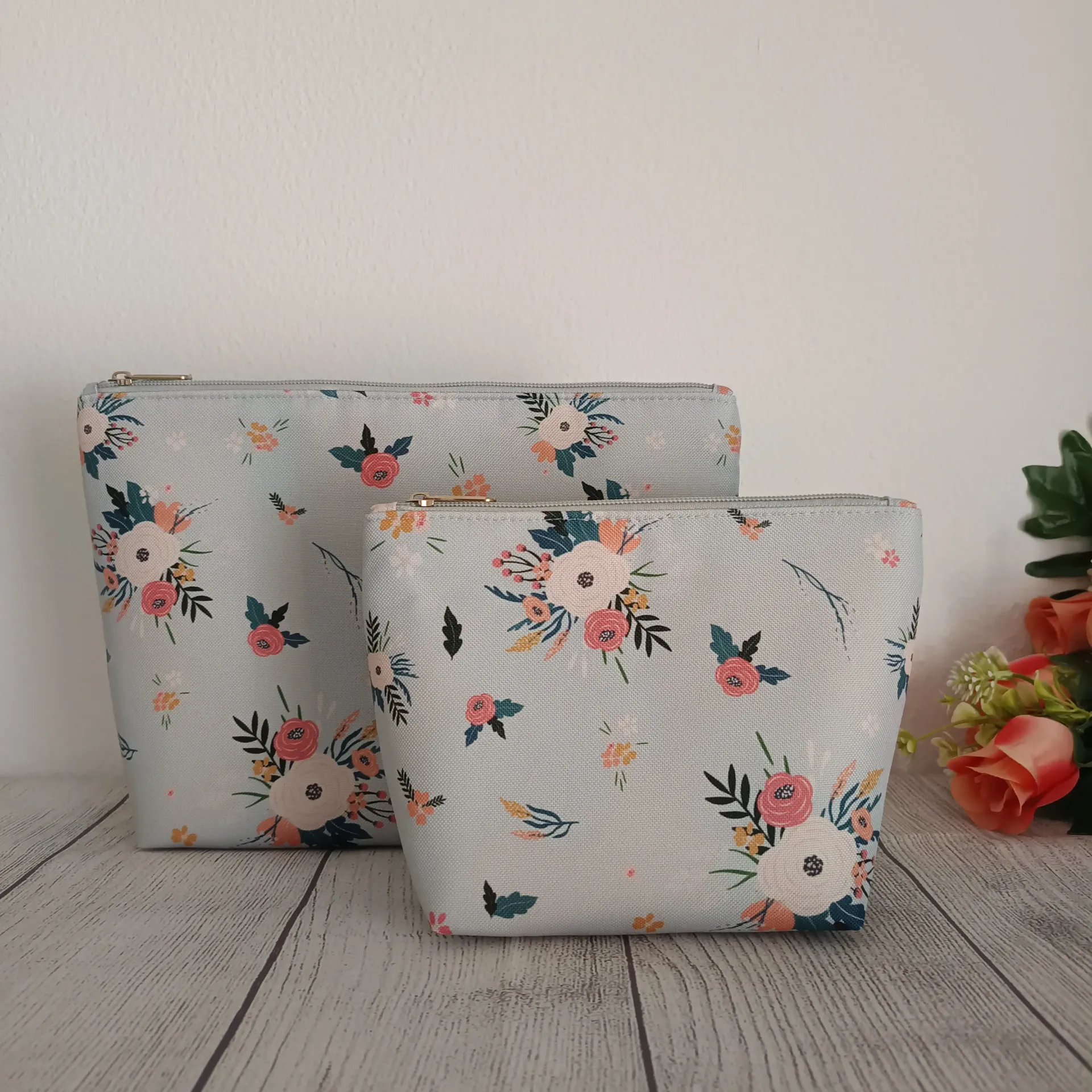 Kit de 2 Neceseres de Viaje Impermeables con Estampado Floral