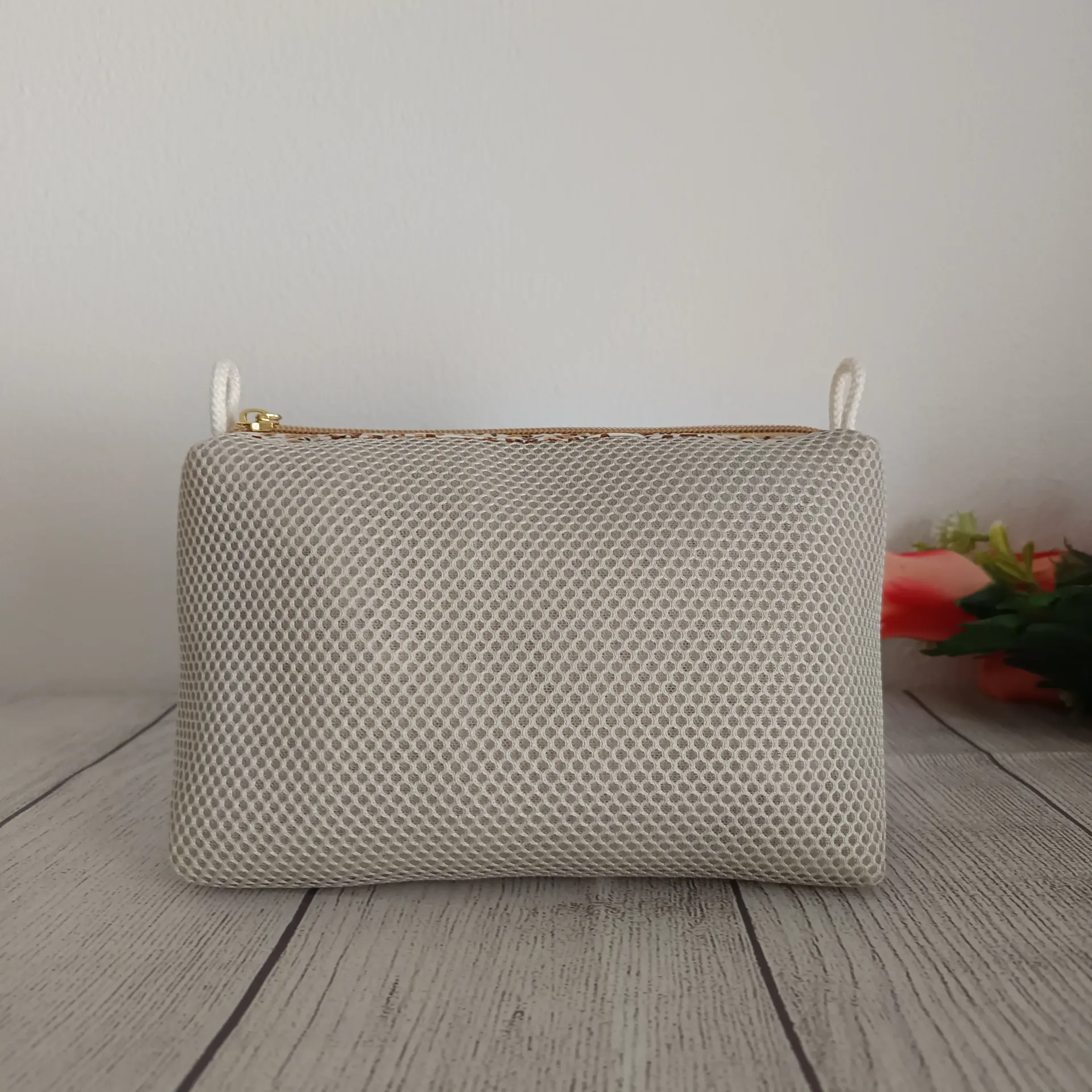 Neceser grande de viaje mujer de tela hecho a mano en malla 3D color ecru