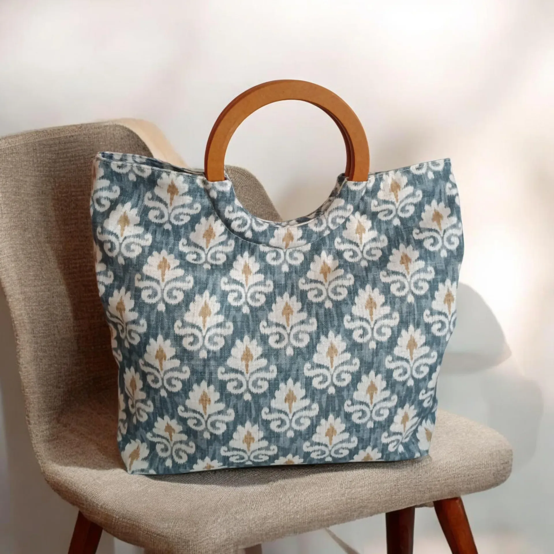 Bolso de tela con asas  de madera| Elegante y Ligero