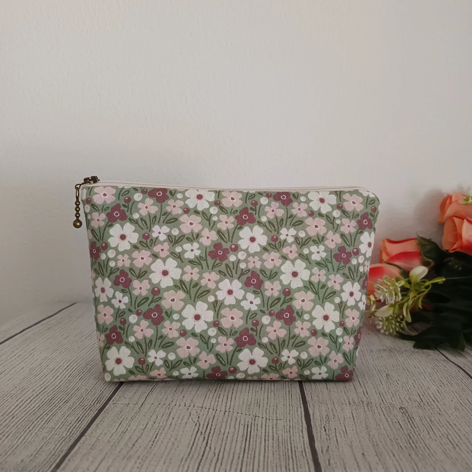 Neceser mediano hecho a mano con estampado floral vintage