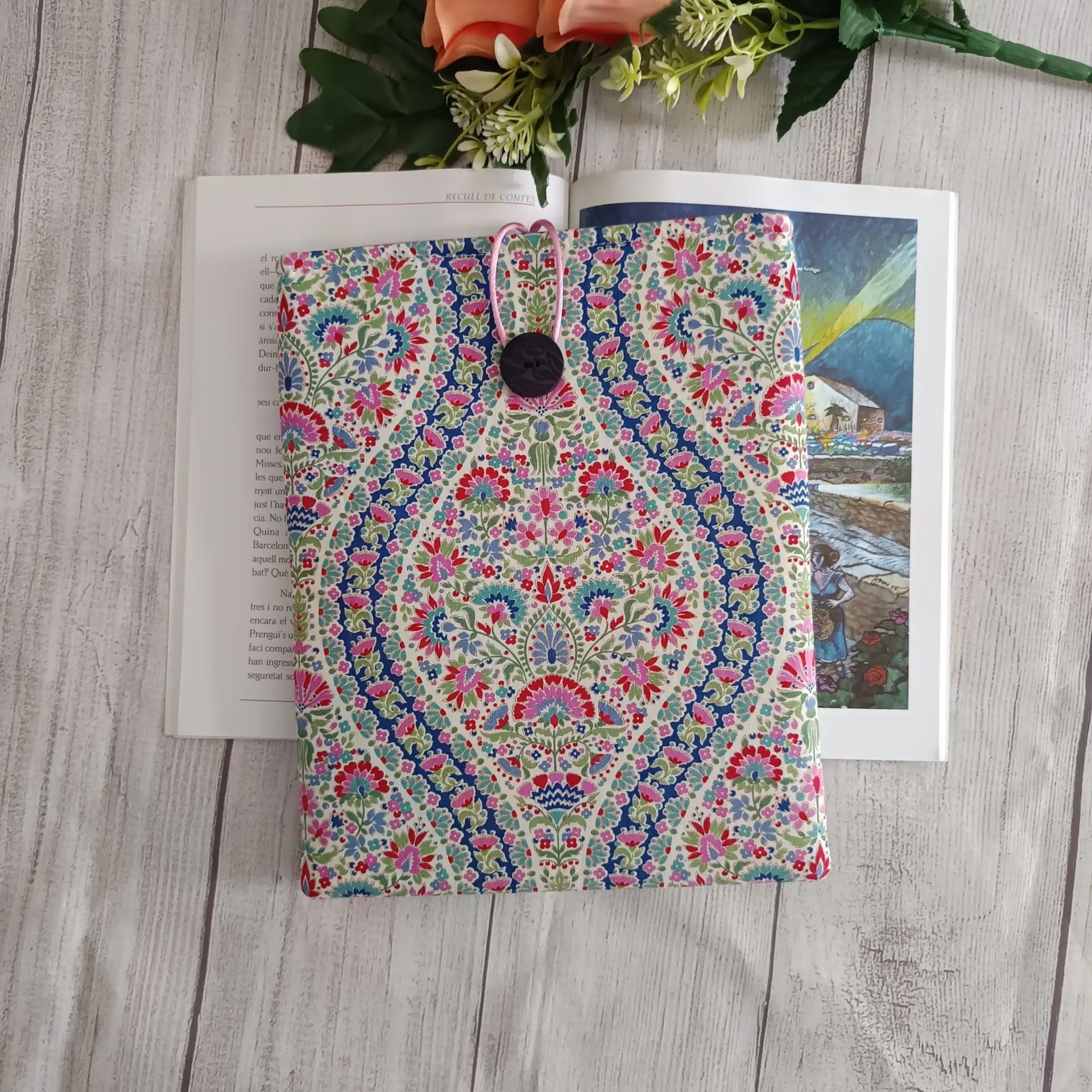 Funda para Libro artesanal de tela floral Tilda