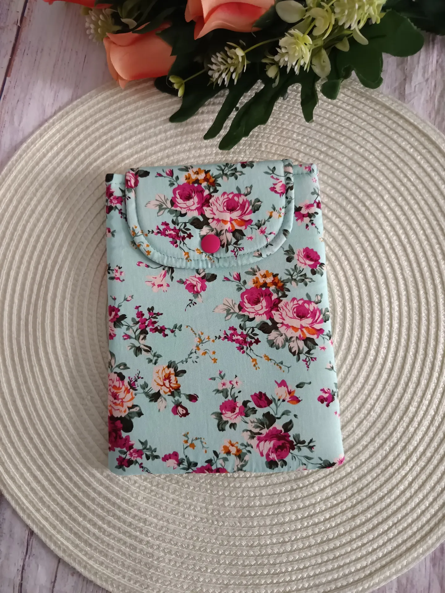 Funda de Kindle Hecha a Mano de Flores Románticas