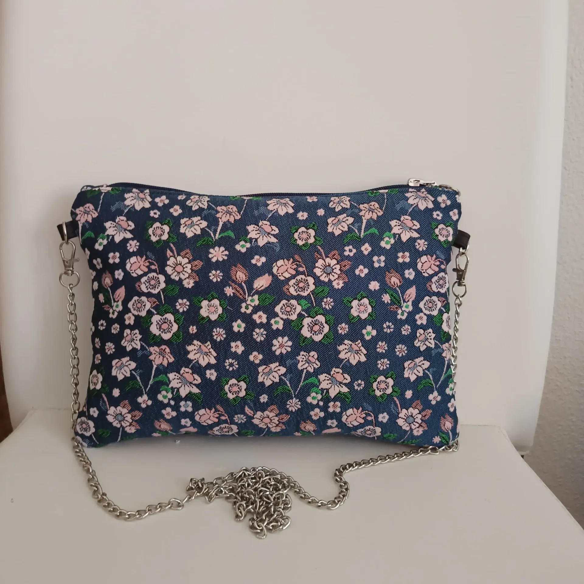 Bolso de Tela Floral Azul con Cadena Desmontable