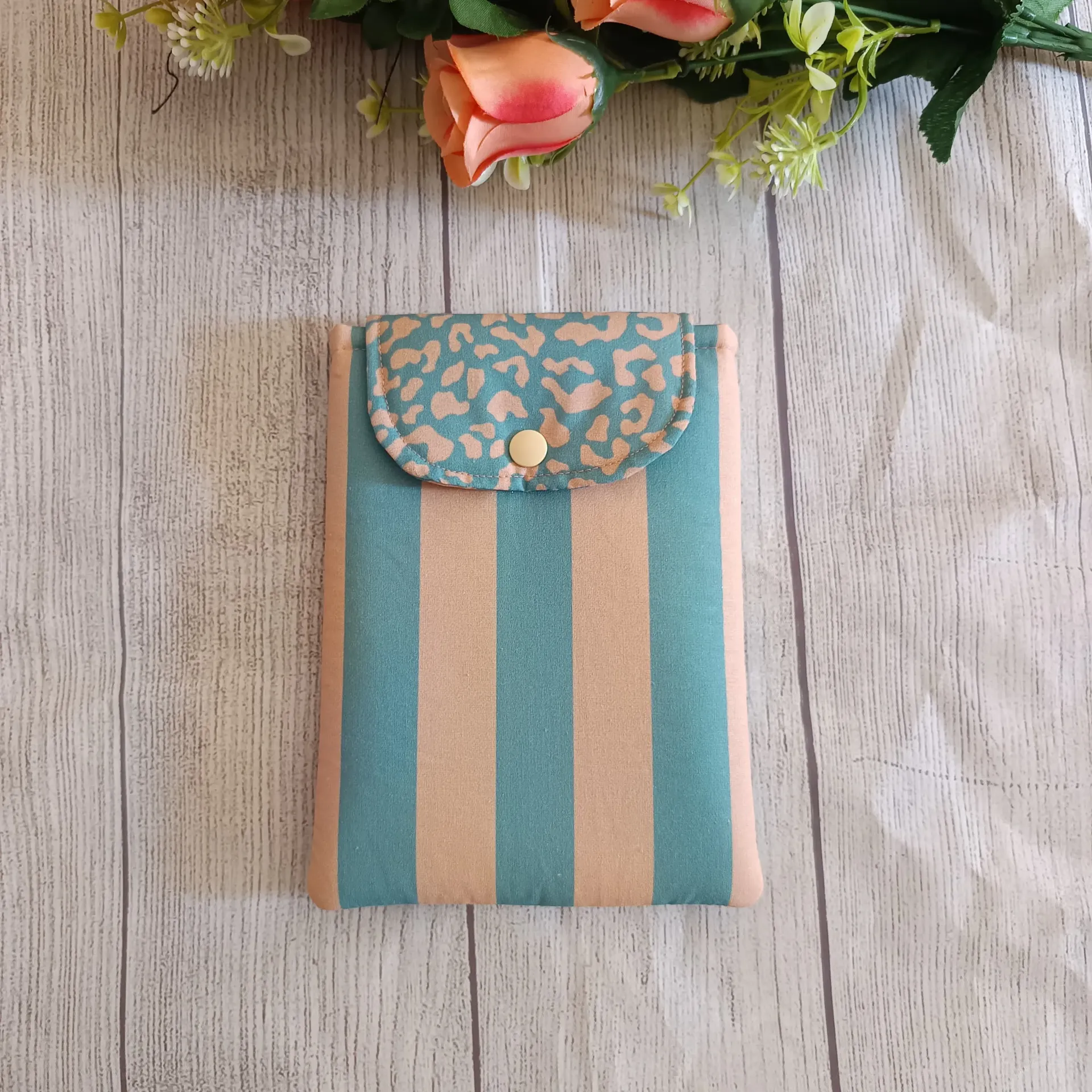 Funda Kindle acolchada de rayas turquesa y beige
