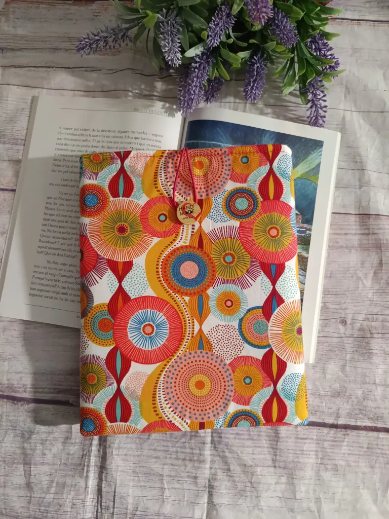 Funda para libro hecha a mano multicolor