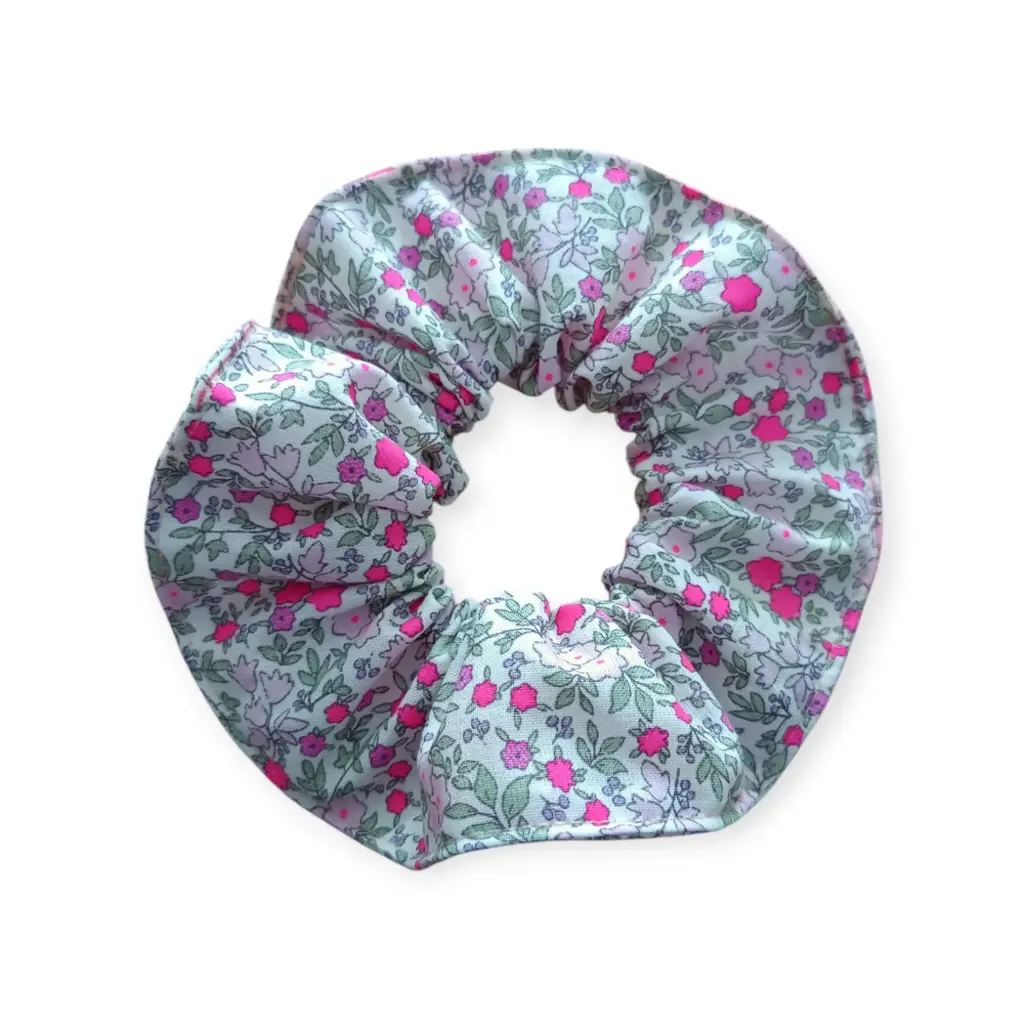 Scrunchie para el pelo floral hecho a mano con diseño romántico